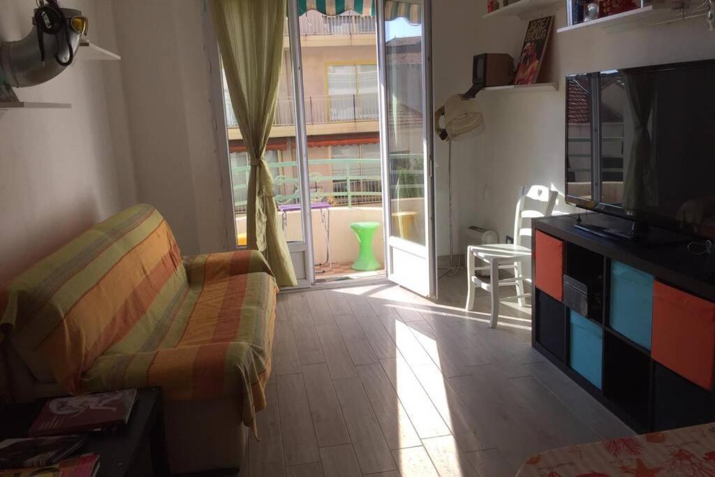 Grand F2 60Mq Centre Antibes, Proche Plages, Commerces, 2 Balcons, Parking, Train, Bus, Deco Vintage, Pet Friendly Exterior foto
