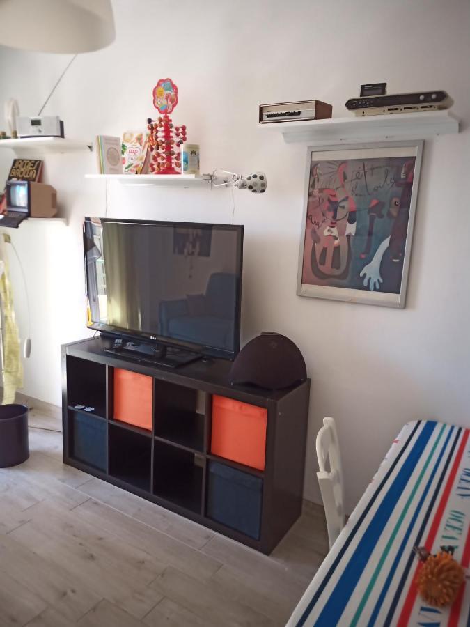 Grand F2 60Mq Centre Antibes, Proche Plages, Commerces, 2 Balcons, Parking, Train, Bus, Deco Vintage, Pet Friendly Exterior foto