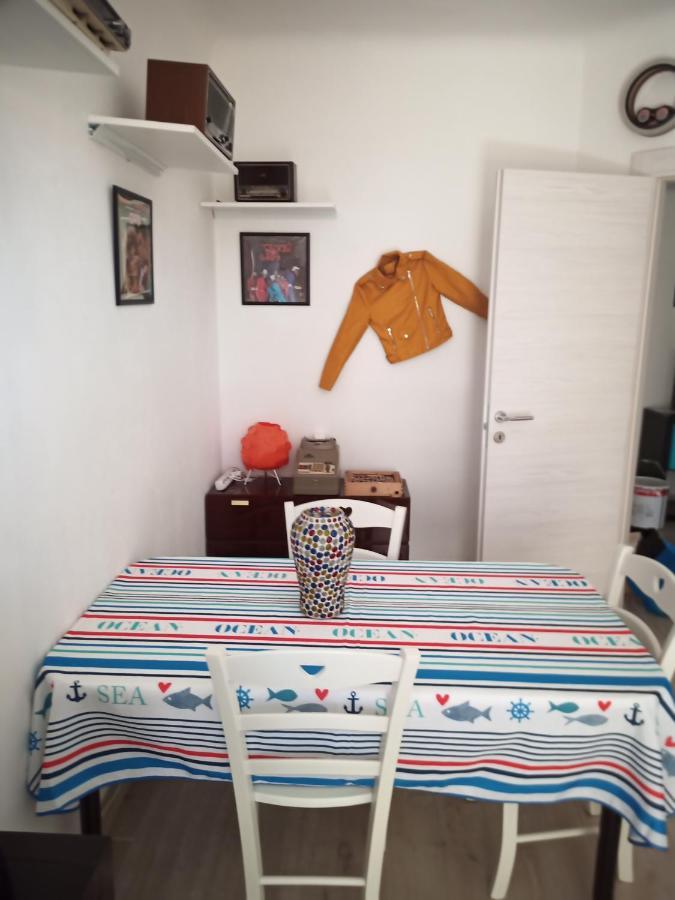Grand F2 60Mq Centre Antibes, Proche Plages, Commerces, 2 Balcons, Parking, Train, Bus, Deco Vintage, Pet Friendly Exterior foto