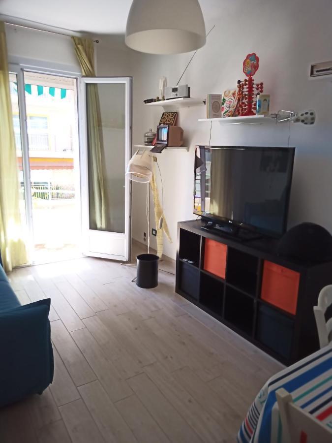 Grand F2 60Mq Centre Antibes, Proche Plages, Commerces, 2 Balcons, Parking, Train, Bus, Deco Vintage, Pet Friendly Exterior foto