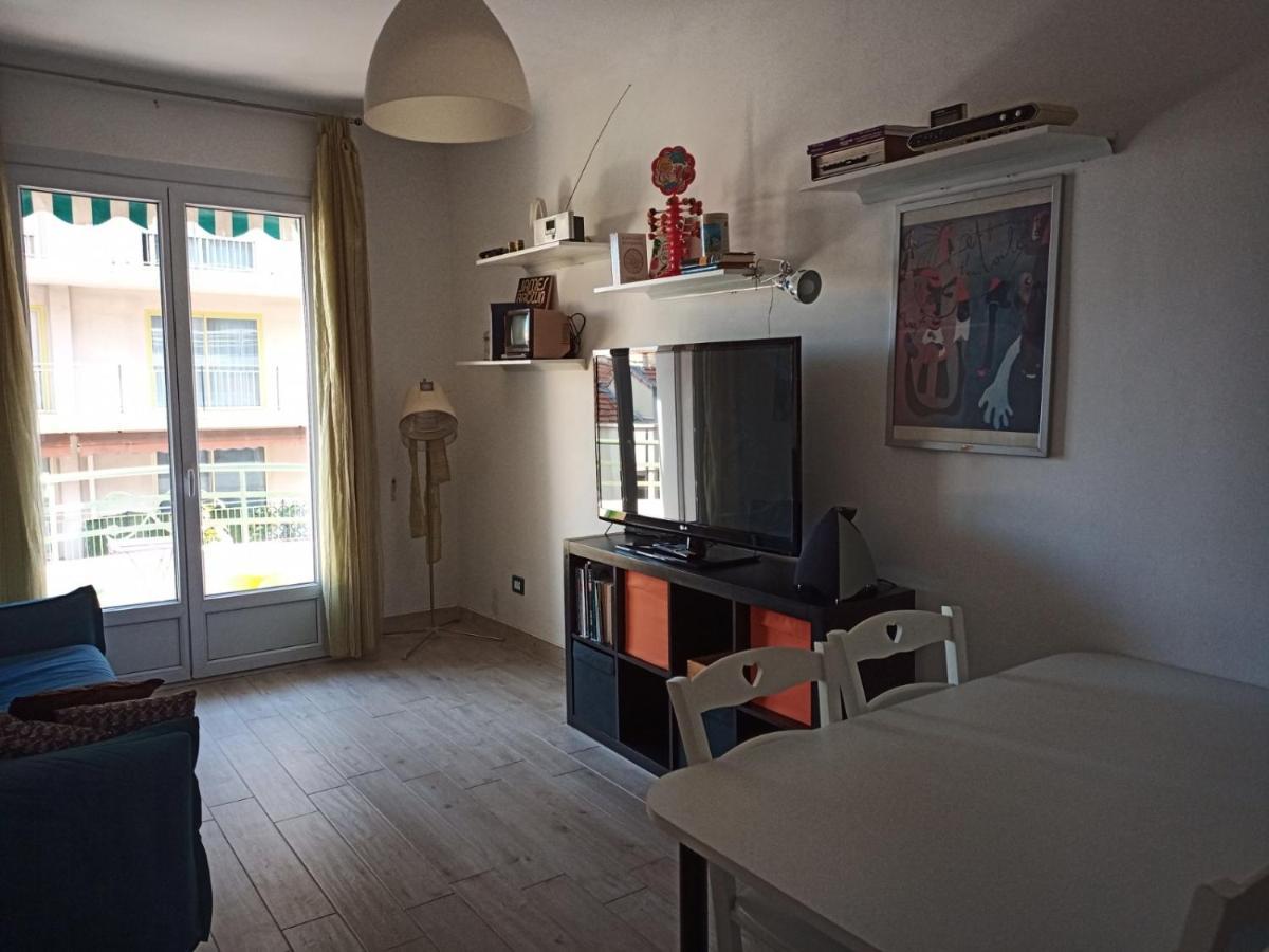Grand F2 60Mq Centre Antibes, Proche Plages, Commerces, 2 Balcons, Parking, Train, Bus, Deco Vintage, Pet Friendly Exterior foto