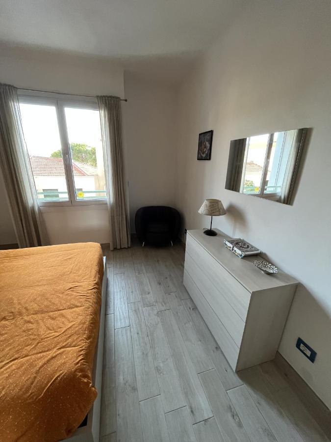 Grand F2 60Mq Centre Antibes, Proche Plages, Commerces, 2 Balcons, Parking, Train, Bus, Deco Vintage, Pet Friendly Exterior foto