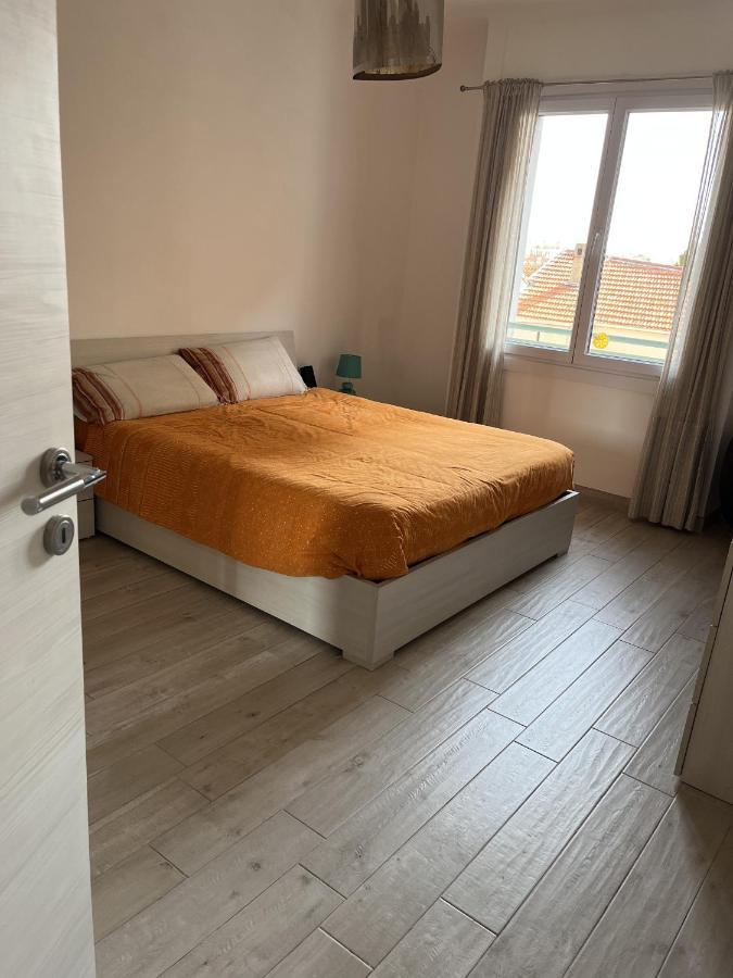 Grand F2 60Mq Centre Antibes, Proche Plages, Commerces, 2 Balcons, Parking, Train, Bus, Deco Vintage, Pet Friendly Exterior foto