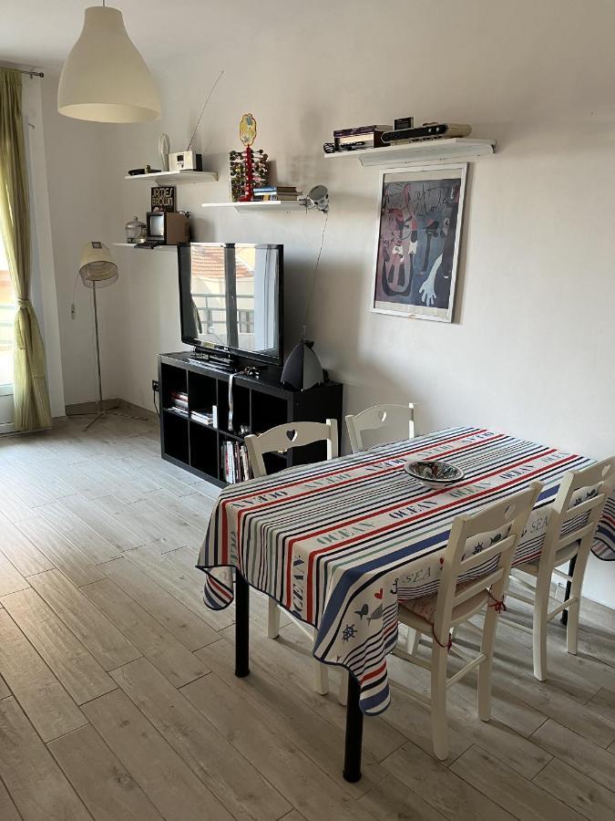 Grand F2 60Mq Centre Antibes, Proche Plages, Commerces, 2 Balcons, Parking, Train, Bus, Deco Vintage, Pet Friendly Exterior foto